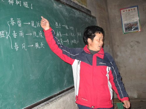 景宗文老师是走马村唯一的老师